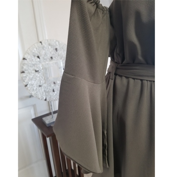 🆕⬇️Sexy Off The Shoulder Olive Romper w/Choker - Picture 6 of 8